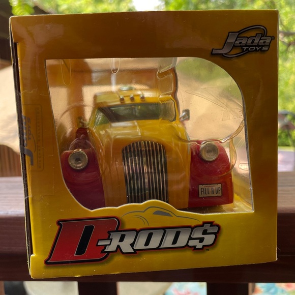 D-Rods - 1939 Dodge Airflow Tanker - Shell - 1:32 Scale Car - Picture 2 of 3